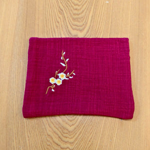 棉麻梅花刺繡茶巾紅色
