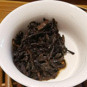 迷你小熟茶有完整的葉底