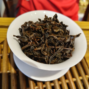 梨山紅烏龍茶超泡後的葉片呈琥珀色