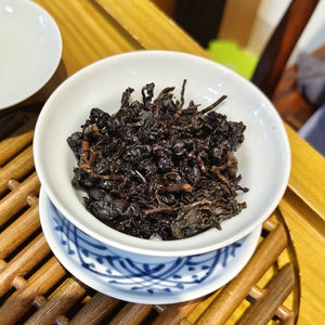 民國80年代杉林溪烏龍老茶琥珀色的茶葉底