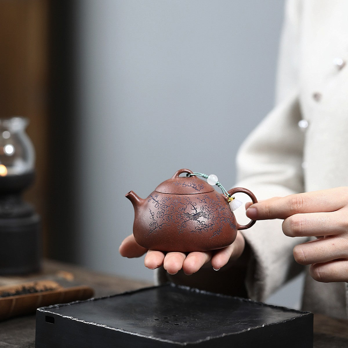 宜興紫砂壺｜降坡泥文旦壺手工刻繪梅花半手工製作140CC – 嵐雲茶業