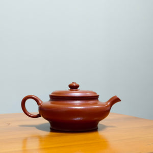 宜興紫砂朱泥虛扁壺150CC