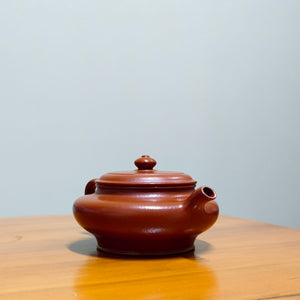 宜興紫砂朱泥虛扁壺150CC