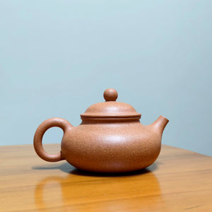 宜興紫砂壺全手工黃金段泥容天150cc 側面照