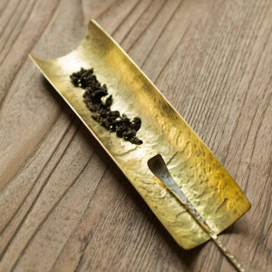 純手工祥雲黃銅錘目紋茶則組.