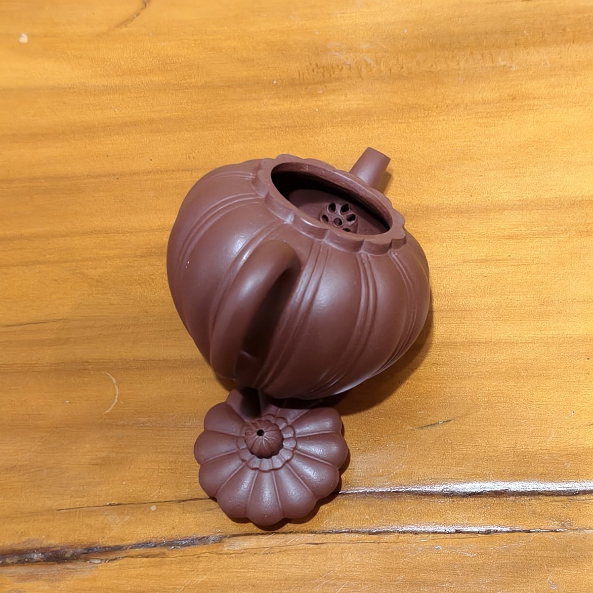 宜興紫砂壺紫泥筋紋菊花瓣壺180CC