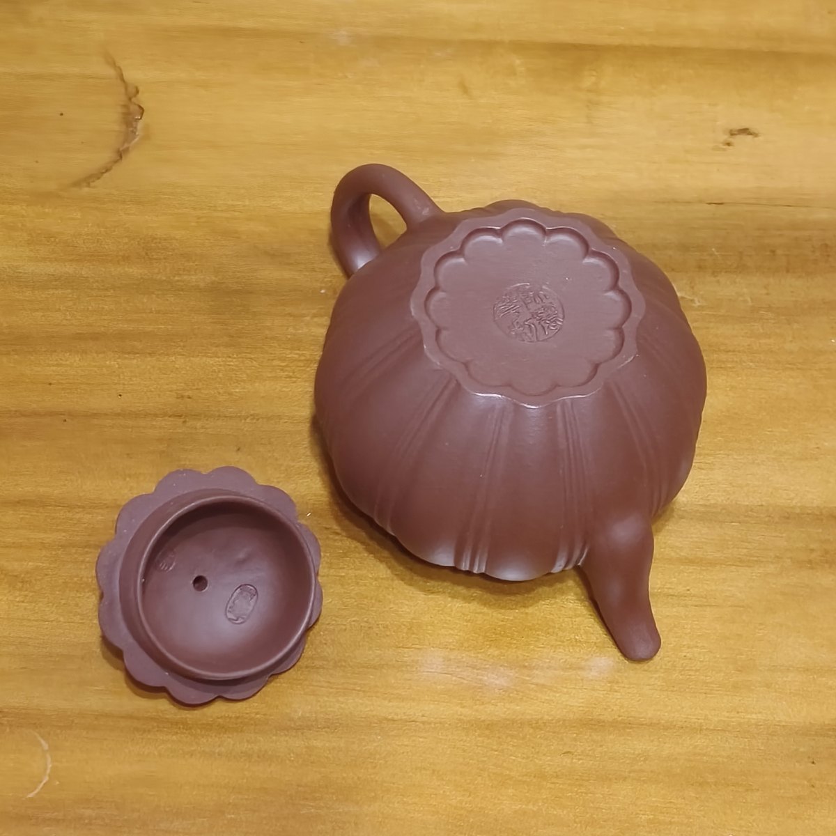 宜興紫砂壺紫泥筋紋菊花瓣壺180CC