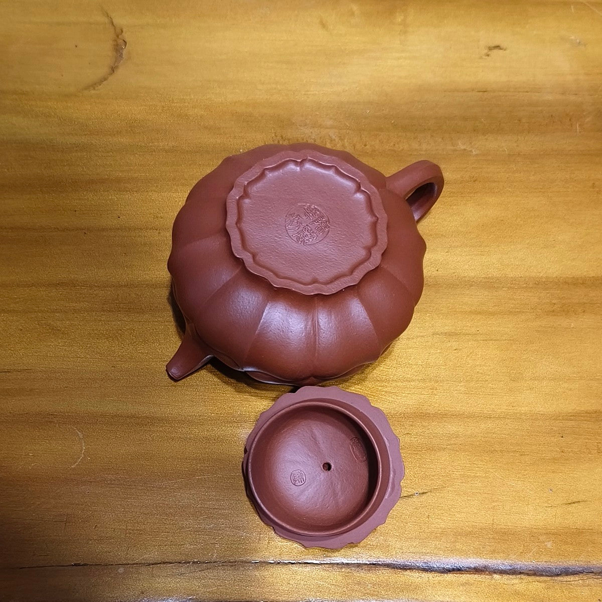 宜興紫砂朱泥筋紋合菱壺140CC經典壺型半手工壺壺底印款陳麗華製