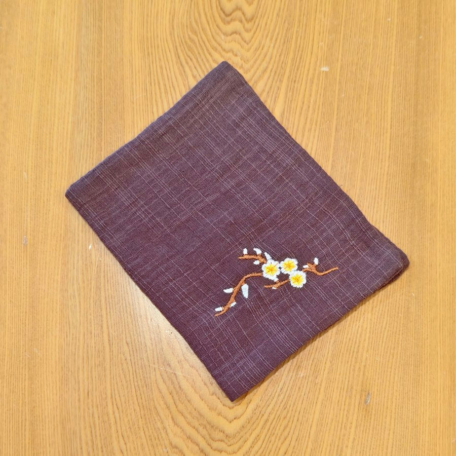 棉麻梅花刺繡茶巾咖啡色
