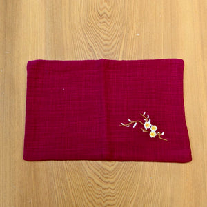 棉麻梅花刺繡茶巾紅色