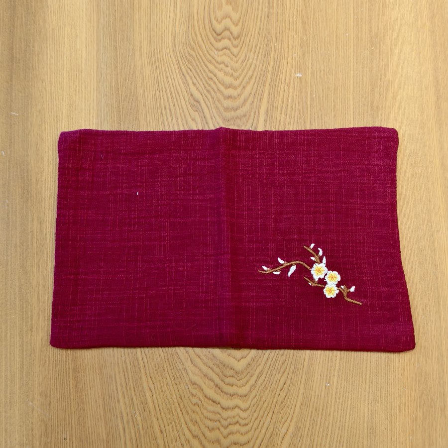 棉麻梅花刺繡茶巾紅色
