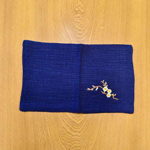 棉麻梅花刺繡茶巾藍色