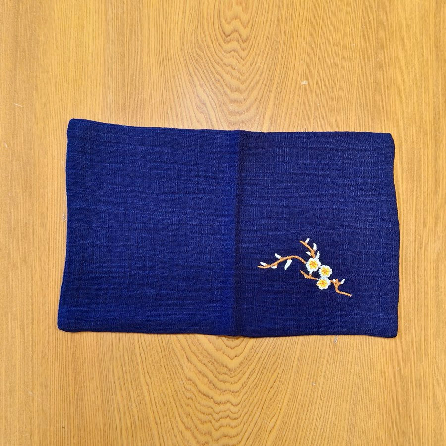 棉麻梅花刺繡茶巾藍色