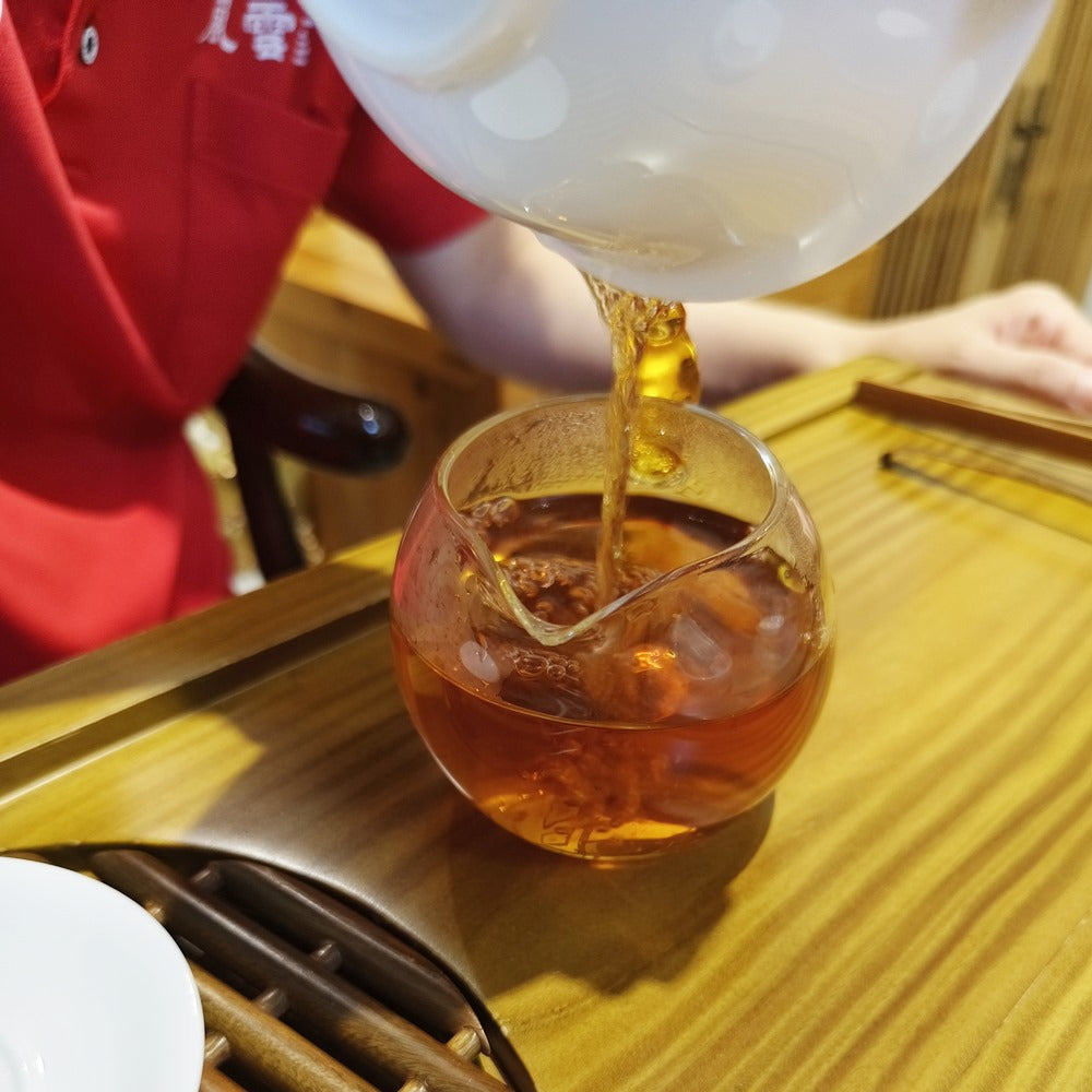 紅烏龍茶的湯色橙紅或深紅色，湯色澄清明亮具有光澤