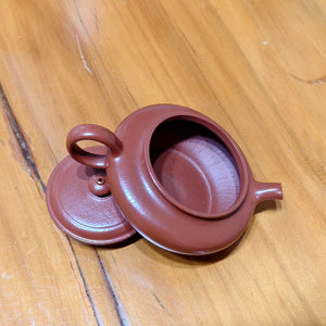 宜興紫砂朱泥虛扁壺150CC