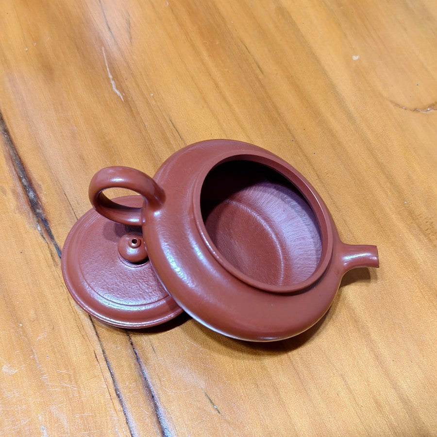 宜興紫砂朱泥虛扁壺150CC