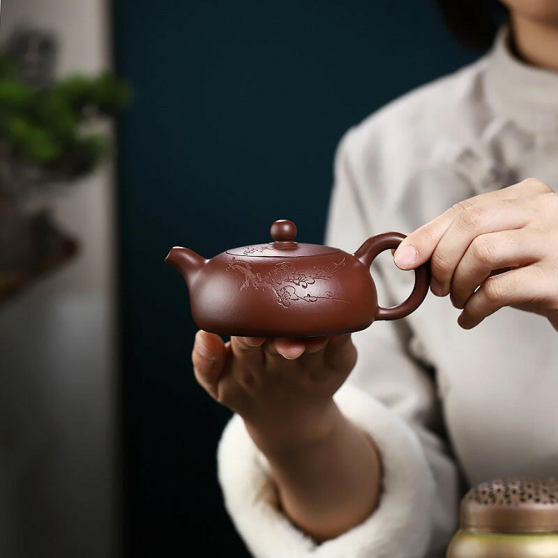 宜興紫砂壺紫朱泥半月壺170cc刻繪壺梅花– 嵐雲茶業
