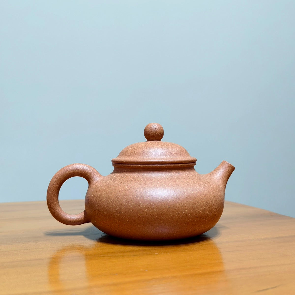 宜興紫砂壺全手工黃金段泥容天150cc 側面照