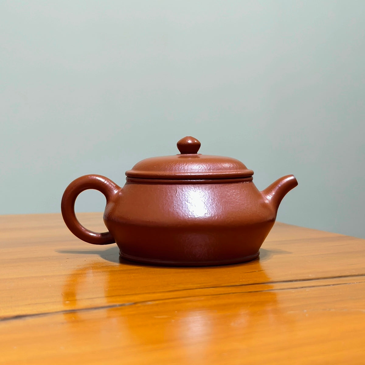 紫砂壺 茶香自在】1980年代小報春紫砂壺黑星土宜興一廠壺陳水仙製140 C.C.