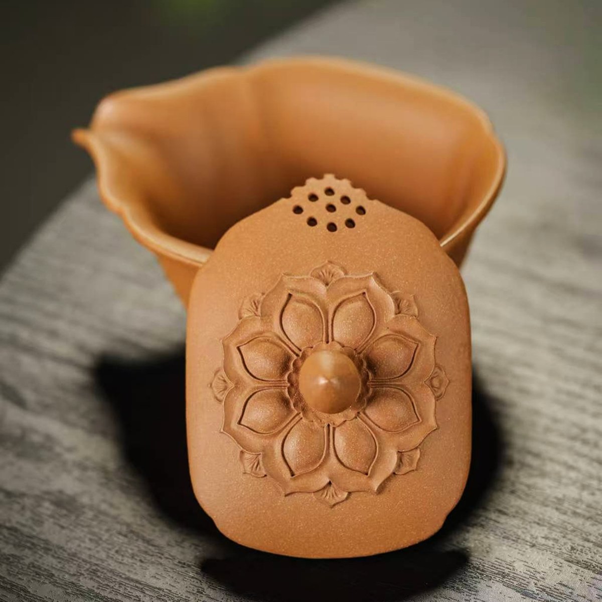 宜興紫砂段泥・蓮花造型手抓壺｜清雅如蓮的東方茶器– 嵐雲茶業
