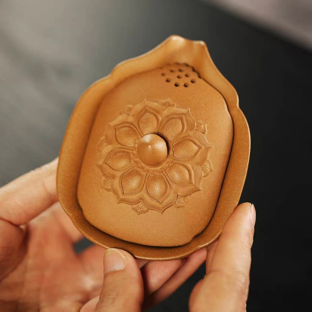 宜興紫砂段泥蓮蓬手抓壺120cc