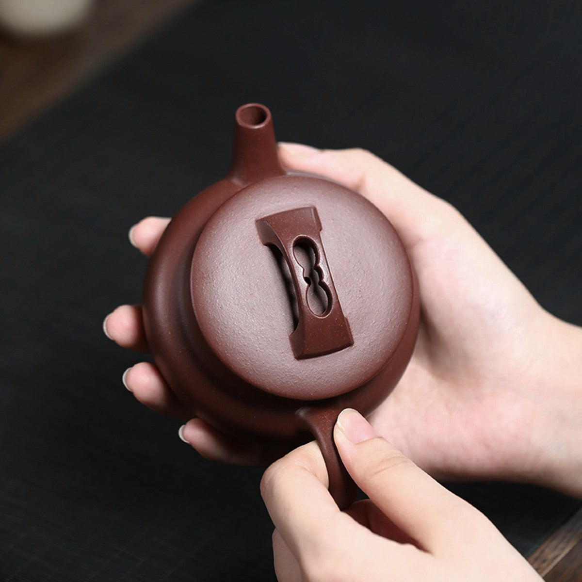 紫砂壺宜興紫泥底槽青荷趣漢瓦壺200CC 